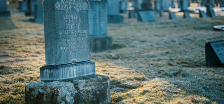 Памятники с художественной гравировкой: как сохранить память в деталях