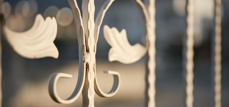 Лампада на могилу: смысл, традиции