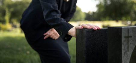 Когда ставят ограду после похорон